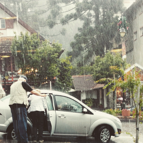 Love and Romance: Images of Lovers in Rain